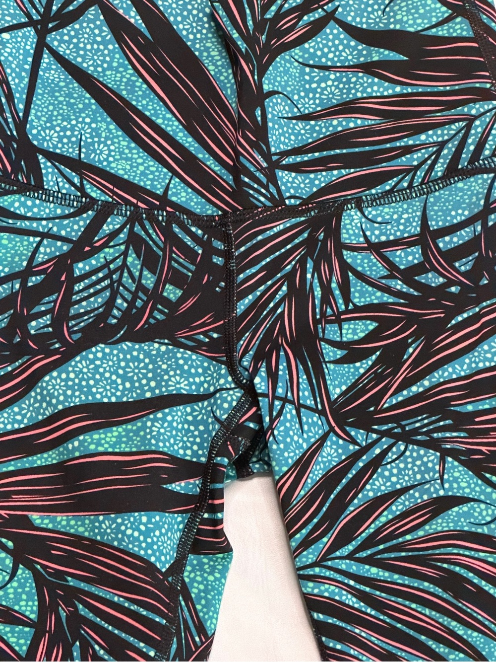 lululemon athletica Palm-Leaf High-Rise Leggings Size 2 —#070 - Picture 3 of 7